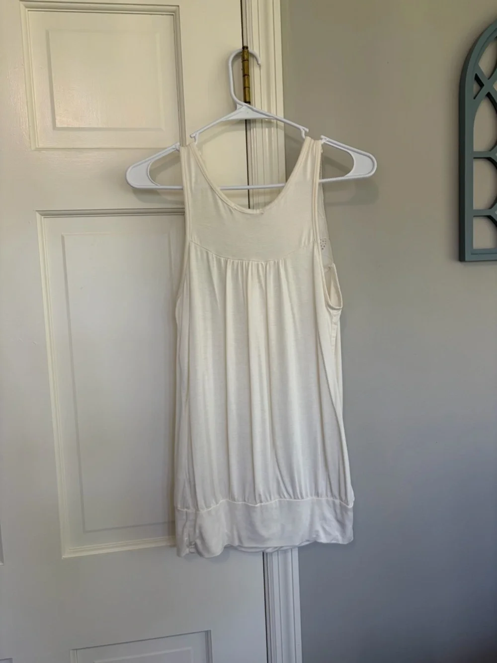 julie's closet White Lace Yoke Sleeveless Tank - Picture 3 of 4